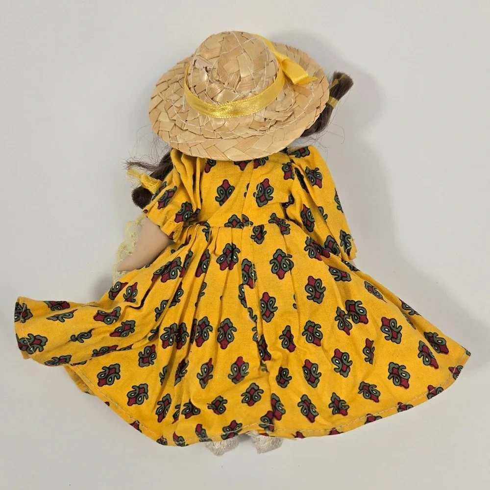 Les Poupees de Mado Porcelain Doll Articulated Yellow Floral Dress Straw Hat Box